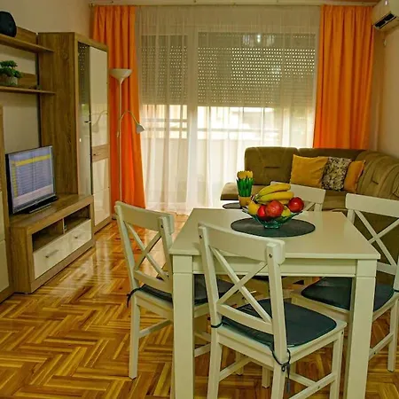 Lux 5- Private Parking