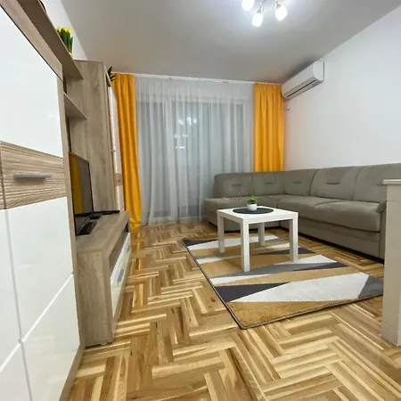 Lux 5- Private Parking Apartamento Sombor