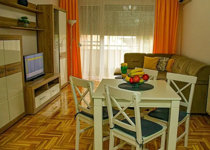 Lux 5- Private Parking